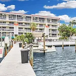 St Thomas - Waterfront Penthouse Sleeps 16 W Pool & Boat Dock