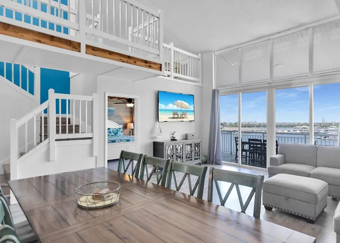 St Thomas - Waterfront Penthouse Sleeps 16 W Pool & Boat Dock