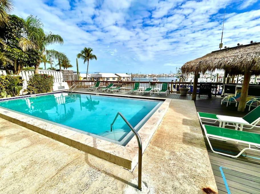 St Thomas - Waterfront Penthouse Sleeps 16 W Pool & Boat Dock * Key West