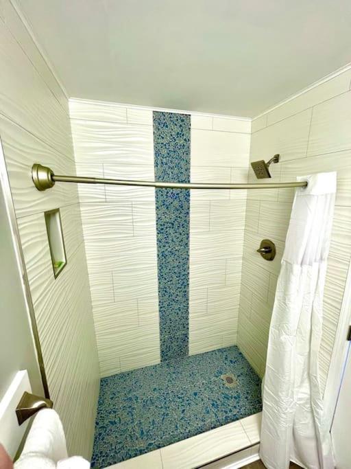 St Thomas - Waterfront Penthouse Sleeps 16 W Pool & Boat Dock Key West