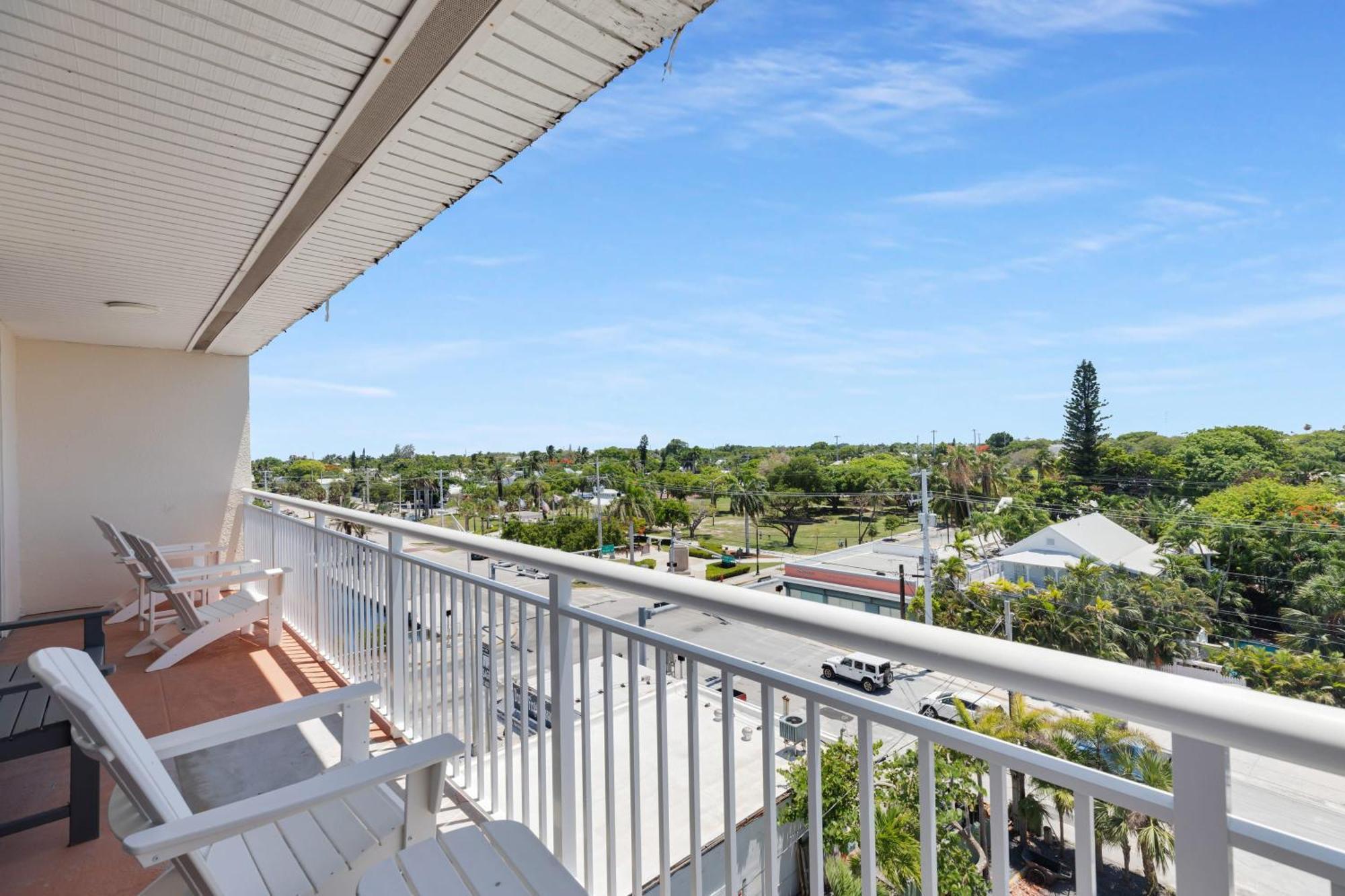 St Thomas - Waterfront Penthouse Sleeps 16 W Pool & Boat Dock