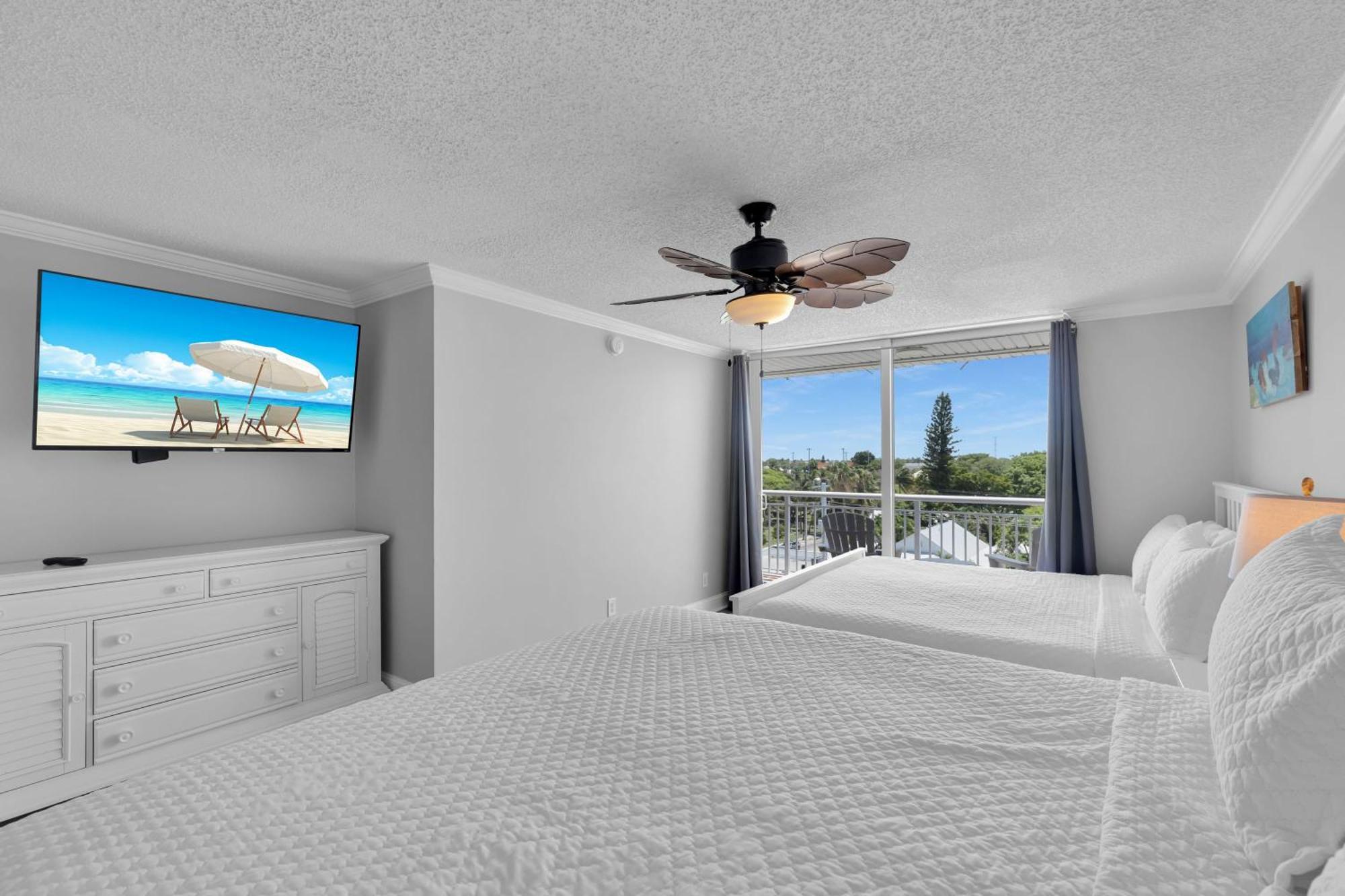 St Thomas - Waterfront Penthouse Sleeps 16 W Pool & Boat Dock *