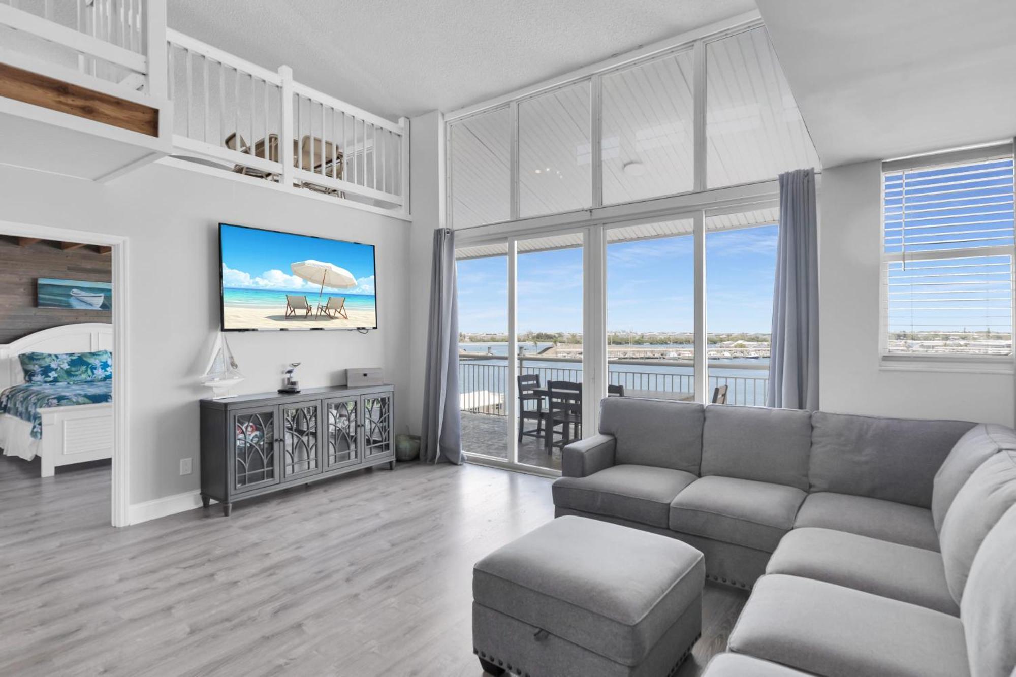 St Thomas - Waterfront Penthouse Sleeps 16 W Pool & Boat Dock Key West