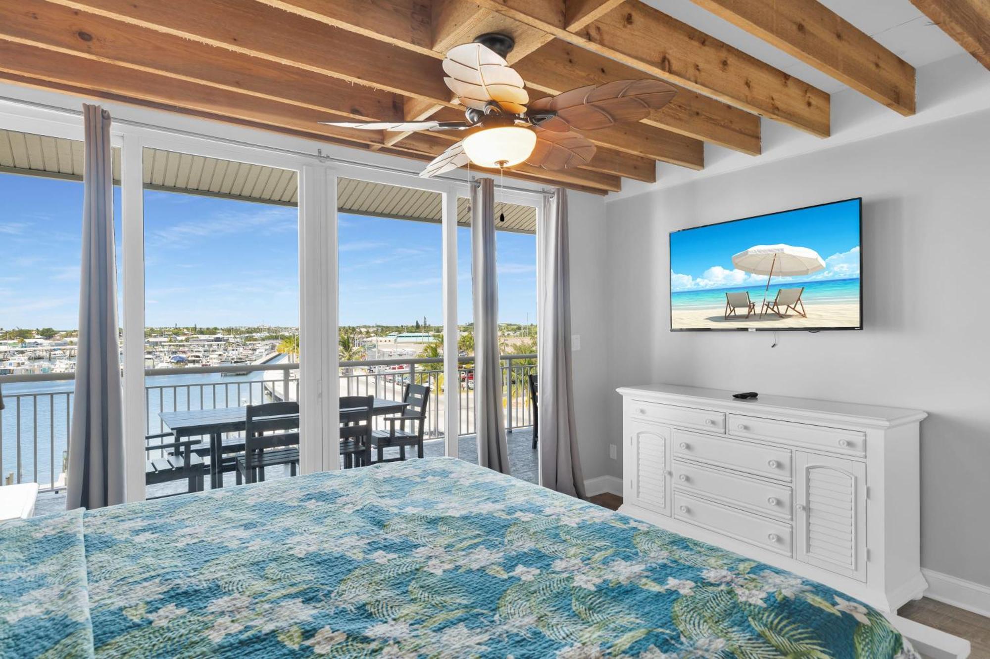 St Thomas - Waterfront Penthouse Sleeps 16 W Pool & Boat Dock Key West