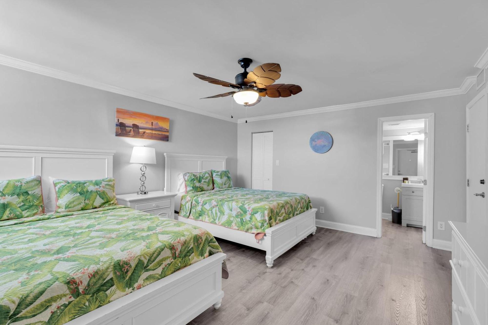 St Thomas - Waterfront Penthouse Sleeps 16 W Pool & Boat Dock